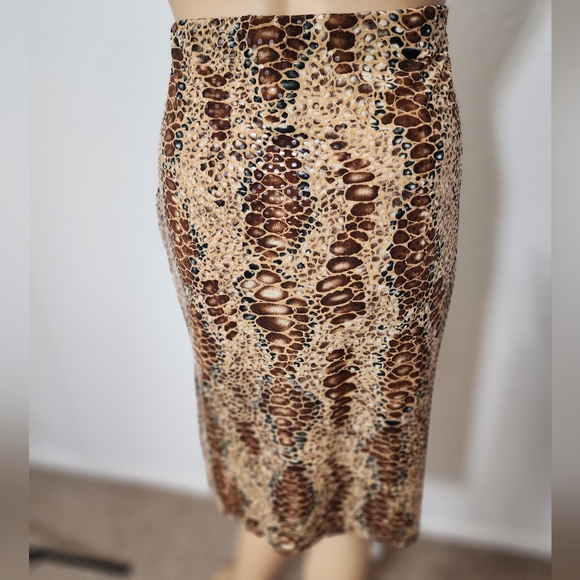 SALE 4 FOR $20 BLIND DATE Animal print with flat sequins all over. - Picture 3 of 7